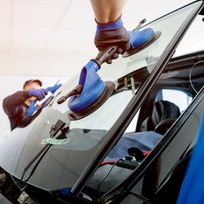 Jak poprawnie wykonać klejenie szyb samochodowych oraz ile czasu potrzeba do całkowitego wyschnięcia kleju?